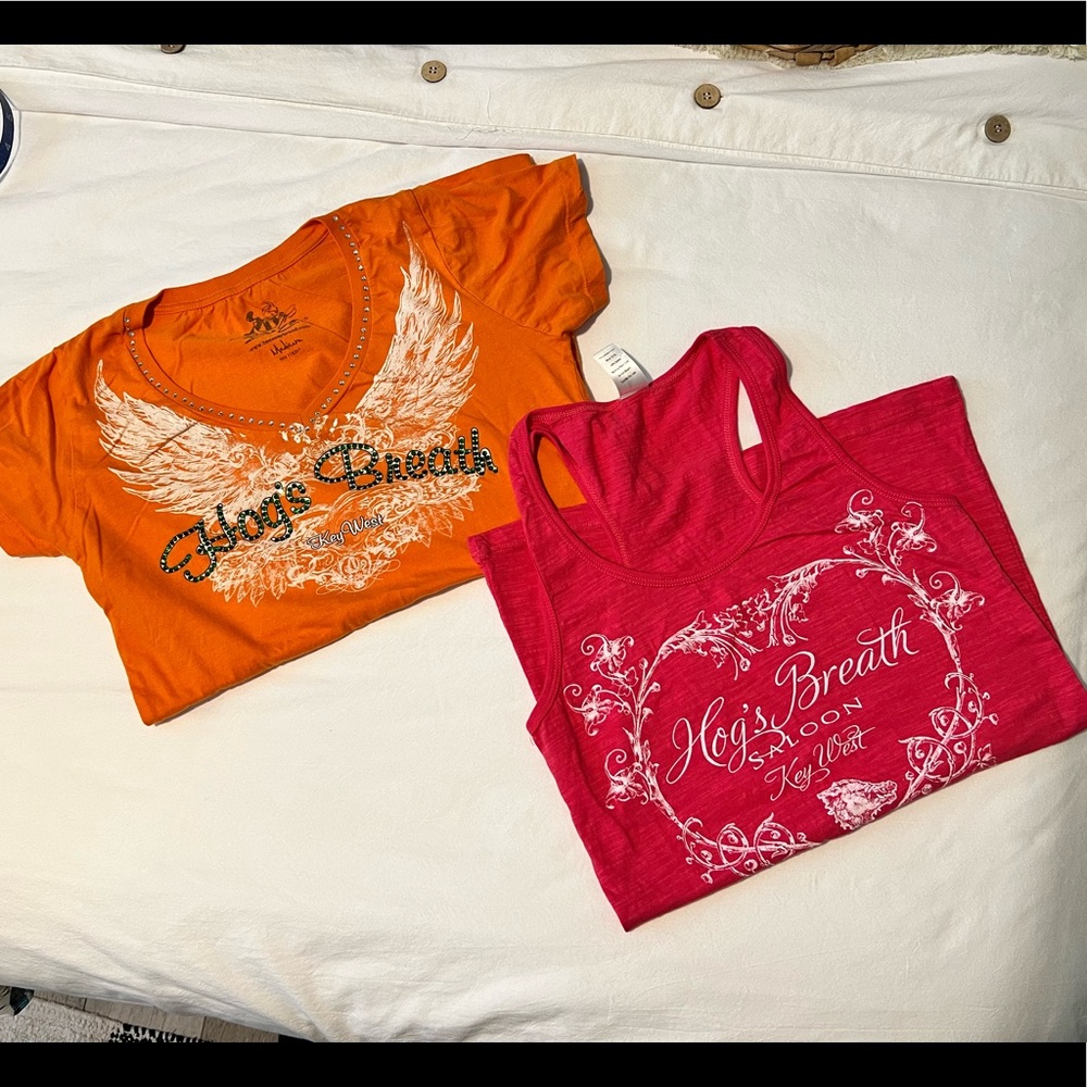 Pair of Hogs Breath Saloon tees size M